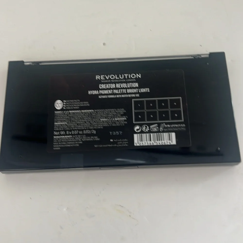 Revolution‎ Creator Hydra Pigment Palette Bright lights water activate.